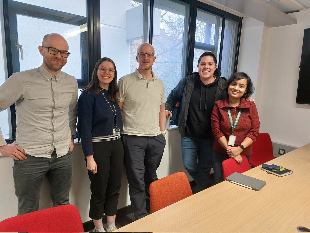 Thank you to everyone for joining Leeds ReproducibiliTea session today on DORA!!! And to @QueenSaikia_ for presenting. Picture of some of the ReproT team in person today @emrinke @mrnick and Raul 🫖☕️