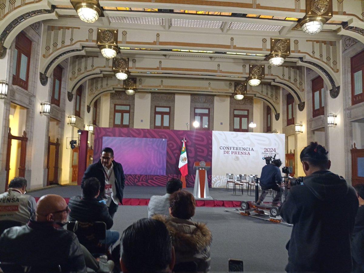 7:29 am y aún no inicia conferencia del presidente @lopezobrador_, supongo que algo lo detiene en la reunión de seguridad de.hoy..