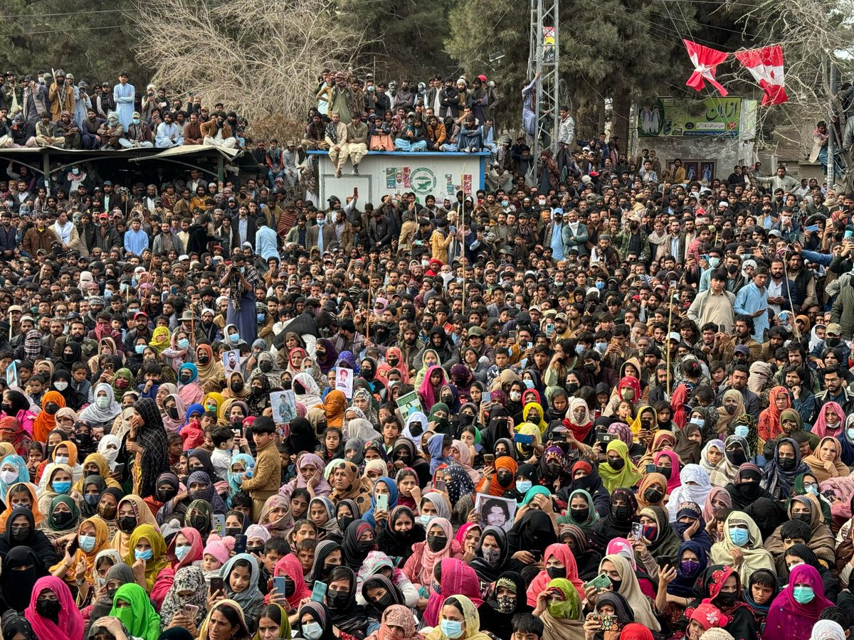 The intimidation &amp; harassment by the establishment in Islamabad hasnt stopped this incredible struggle led by Baloch Women. Thousands present in Quetta to protest enforced disappearances, extrajudicial killings. Feminist salam &amp; solidarity!
#MarchAgainstBalochGenocide