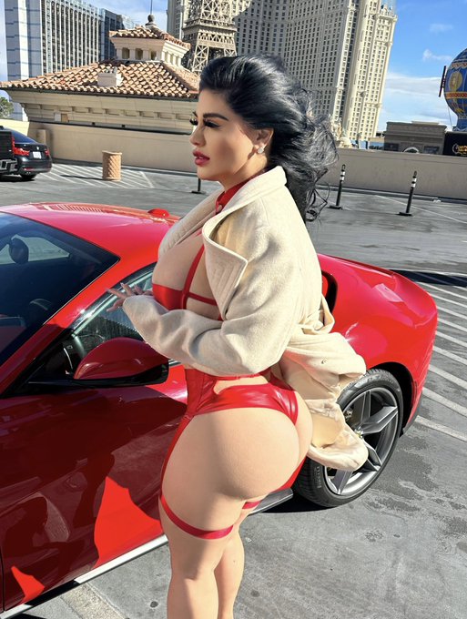 Watch VianeyFrias's leaked NSFW photo on TwXstars