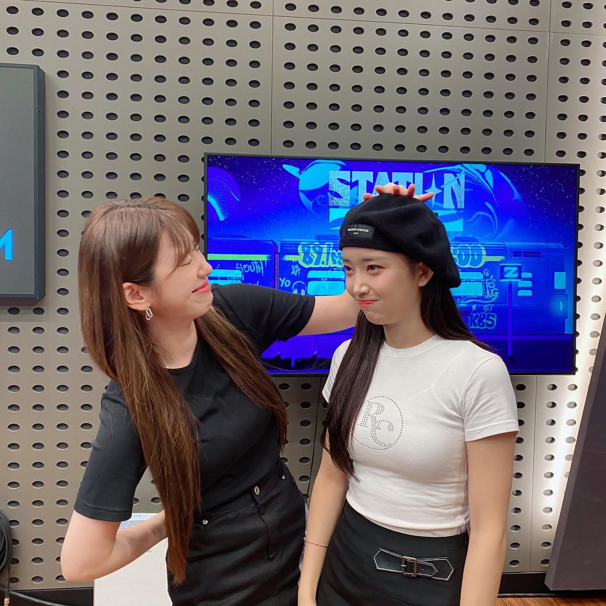 Rcpcfashion's tweet photo. Suyun
220726 KBS Cool FM STATIONZ
#RocketPunch #로켓펀치 #ロケットパンチ #RCPC #KimSuyun #Suyun #SuyunRocketPunch #로켓펀치수윤 #수윤 #김수윤 #スユン #Chiquita #YellowPunch https://t.co/KWGavcQ9TK