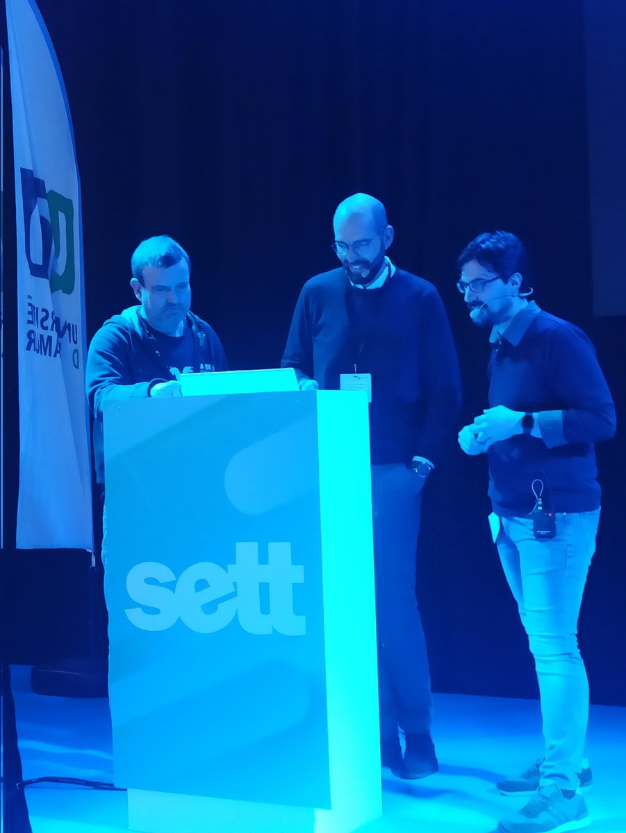 Julie Henry (@henryjulie) on Twitter photo <a href="/bvdose/">B_____ V___d__ose</a> et <a href="/ASimonofski/">Anthony Simonofski</a> présentent pop-code, leur podcast qui mobilise la pop culture pour éduquer au numérique #sett2024 - l'<a href="/UNamur/">UNamur</a> et le <a href="/NADI_institute/">NADI - Namur Digital Institute @UNamur 🎓</a> a des talents 😉 <a href="/bvdose/">B_____ V___d__ose</a> et <a href="/ASimonofski/">Anthony Simonofski</a> présentent pop-code, leur podcast qui mobilise la pop culture pour éduquer au numérique #sett2024 - l'<a href="/UNamur/">UNamur</a> et le <a href="/NADI_institute/">NADI - Namur Digital Institute @UNamur 🎓</a> a des talents 😉