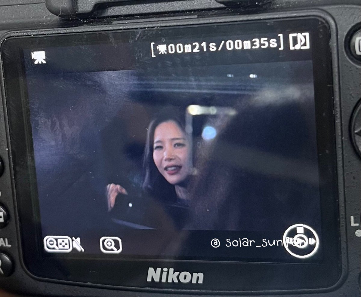 Solar_sunfan's tweet photo. 240125] 노트르담 솔라 퇴근길 프리뷰

발가락 검정색 됐다면 기요미 🫣🩵
얼른 또 보고싶다!! 고생했고 푹 쉬었으면 🫶🏻🖤

#마마무 #솔라 #MAMAMOO #solar #노트르담_파리 https://t.co/PvrpsmLj0p