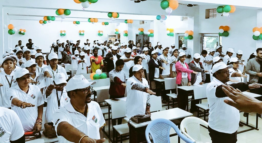 CollectorBgr's tweet image. 14th National Voters Day was celebrated where Walkathan from Koshal Kala Mandal to CTE, Balangir was held,Voters Pledge was taken,EPICs were distributed to new voters &amp;amp; BLOs were awarded for their good work during SSR-24.@OdishaCeo @ECISVEEP
#Nothing_like_voting #I_vote_for_sure
