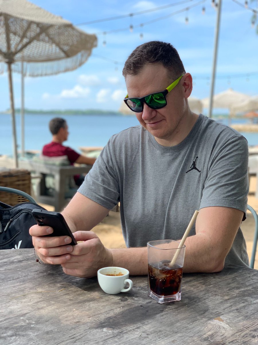 💯Dream for Vlogger
😟Not so good for rest as business owner
😆Absolute nightmare for my wife
Most of the WiFi i have from last year down here, still works this year...
My phone is getting nuts at every caffee or restaurant 
#Vlogger
#travelbali #Travel