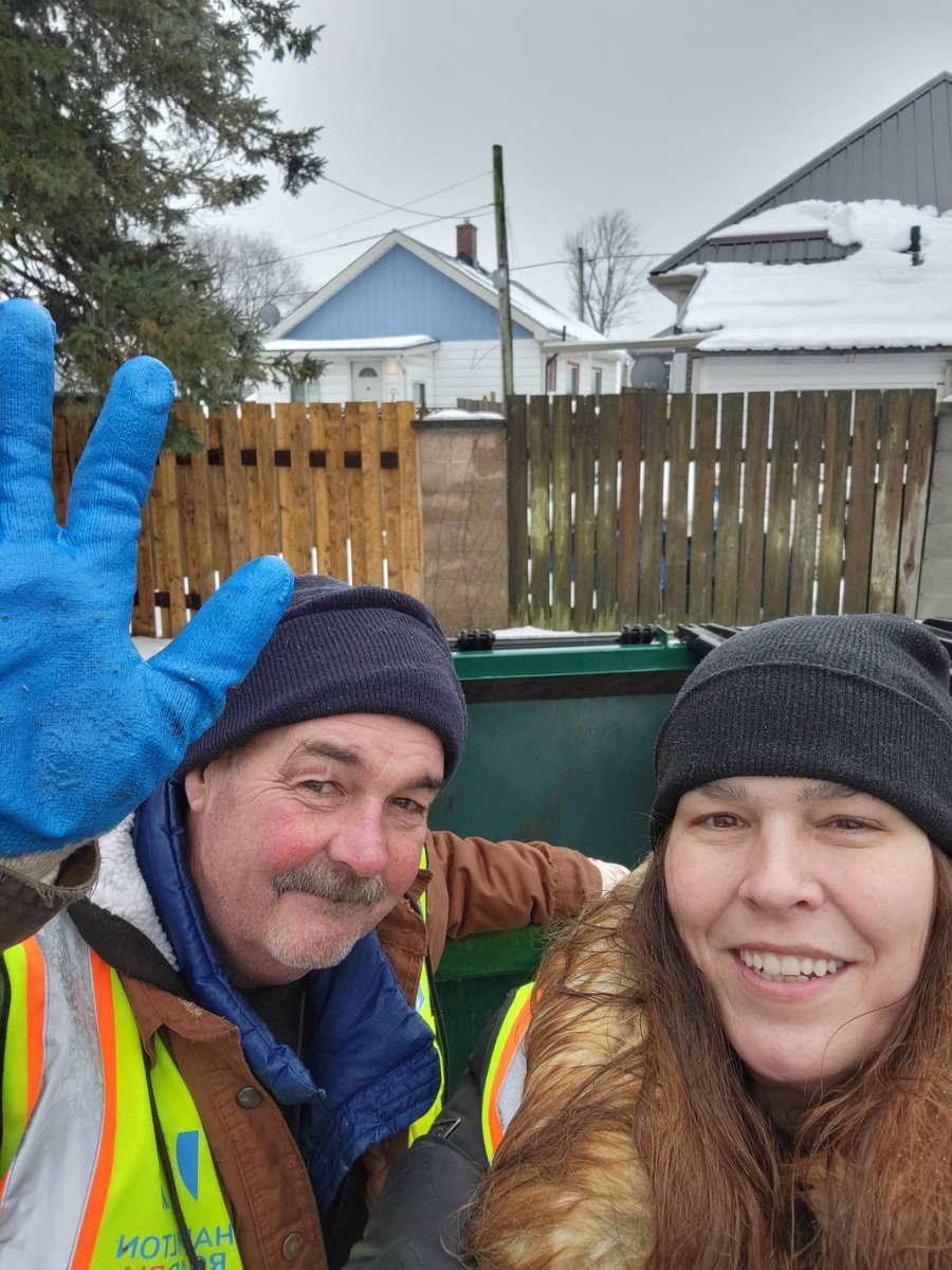 MySistersPlace's tweet image. 2nd week for the Ham Rd Clean Up Crew! Coffee House has partnered with the Ham Rd BIA, participants go out Wednesdays to tidy the business corridor and it’s going great! #ldnont @cmha_tv  #OutreachPrograms