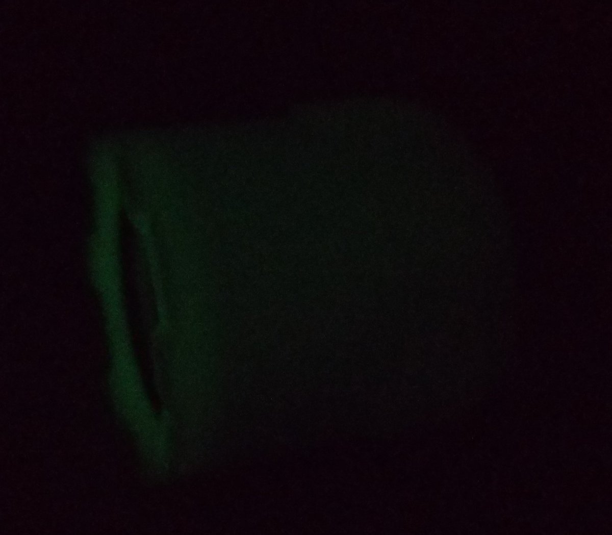 warpfin's tweet photo. まっ暗闇睡眠家族なんで良くわかるんですが、特に点灯や照射なくても部屋明かりの下に置いてあった場合は6~7時間後も明確に判別できる程度に光ってます。
#そうぎや
#POLYTAC
#GITD https://t.co/ZZrsirL0fy