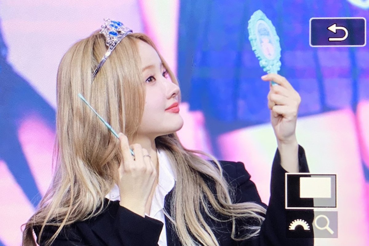 240125팬사인회  

우리 애가 제일 예쁜 공주야🩷

#KISSOFLIFE #키스오브라이프 #KIOF #BELLE  #벨   #심혜원 <a href="/KISSOFLIFE_S2/">KISS OF LIFE</a>