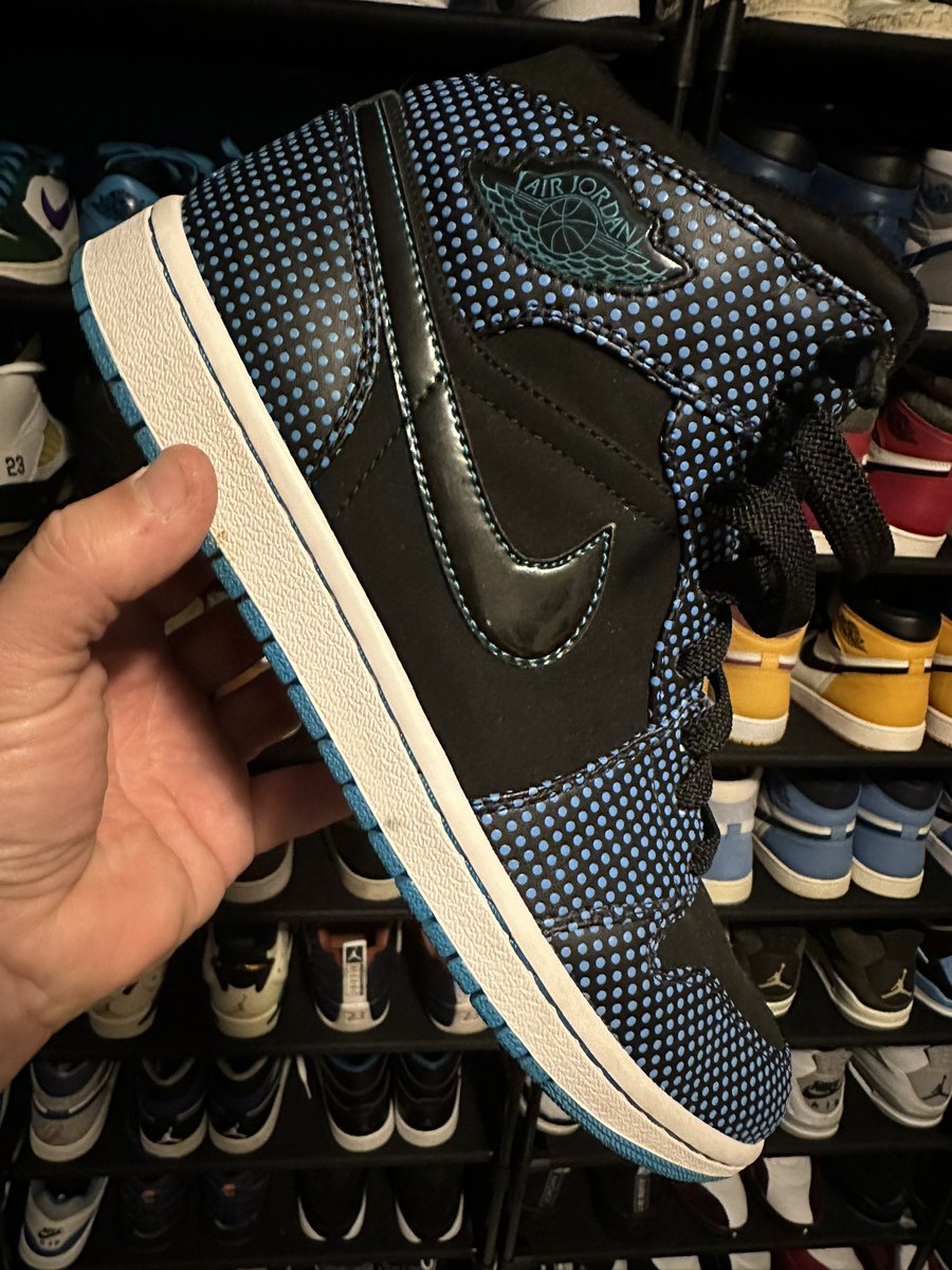 DJKingJam's tweet photo. 👀🔥 Air Jordan 1 Retro “Laser Blue” #jordans #nike #aj1 #shoes #sneakers #collection #airjordan #Polkadot #blueshoes #jumpman
https://t.co/J4G0pnI911 via @YouTube https://t.co/xgNEeC8cYB