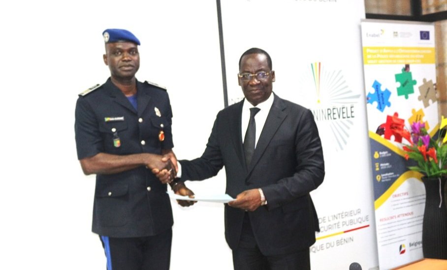 gouvbenin's tweet image. #GouvBenin | #DefenseSecuriteBenin | #Wasexo |

Ministère de l’Intérieur et de la Sécurité Publique : Le budget gestion 2024 officiellement lancé

🌐 Retrouvez l'article intégral sur le site du Gouvernement =&amp;gt; gouv.bj/article/2531/