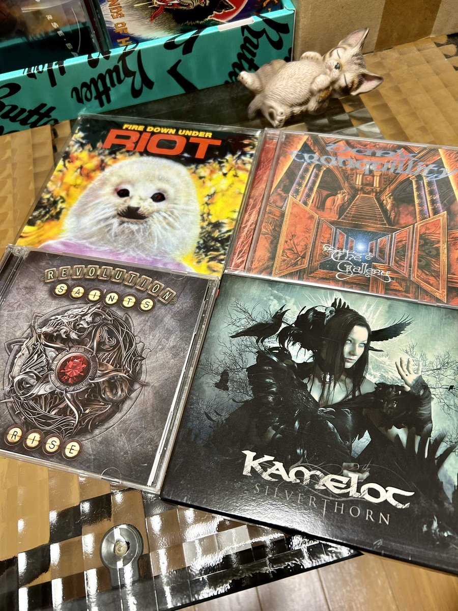 Hi, guys.
I listened to these CDs on January 25th, 2024.

Fire Down Under / Riot🇺🇸
R.I.P. #MarkReale ✝️

The Gallery / Dark Tranquillity🇸🇪
R.I.P. #FredrikJohansson ☦️

Rise / Revolution Saints🇺🇸
Silverthorn / Kamelot🇺🇸

I'm having a drinking party with my co-worker tomorrow.
