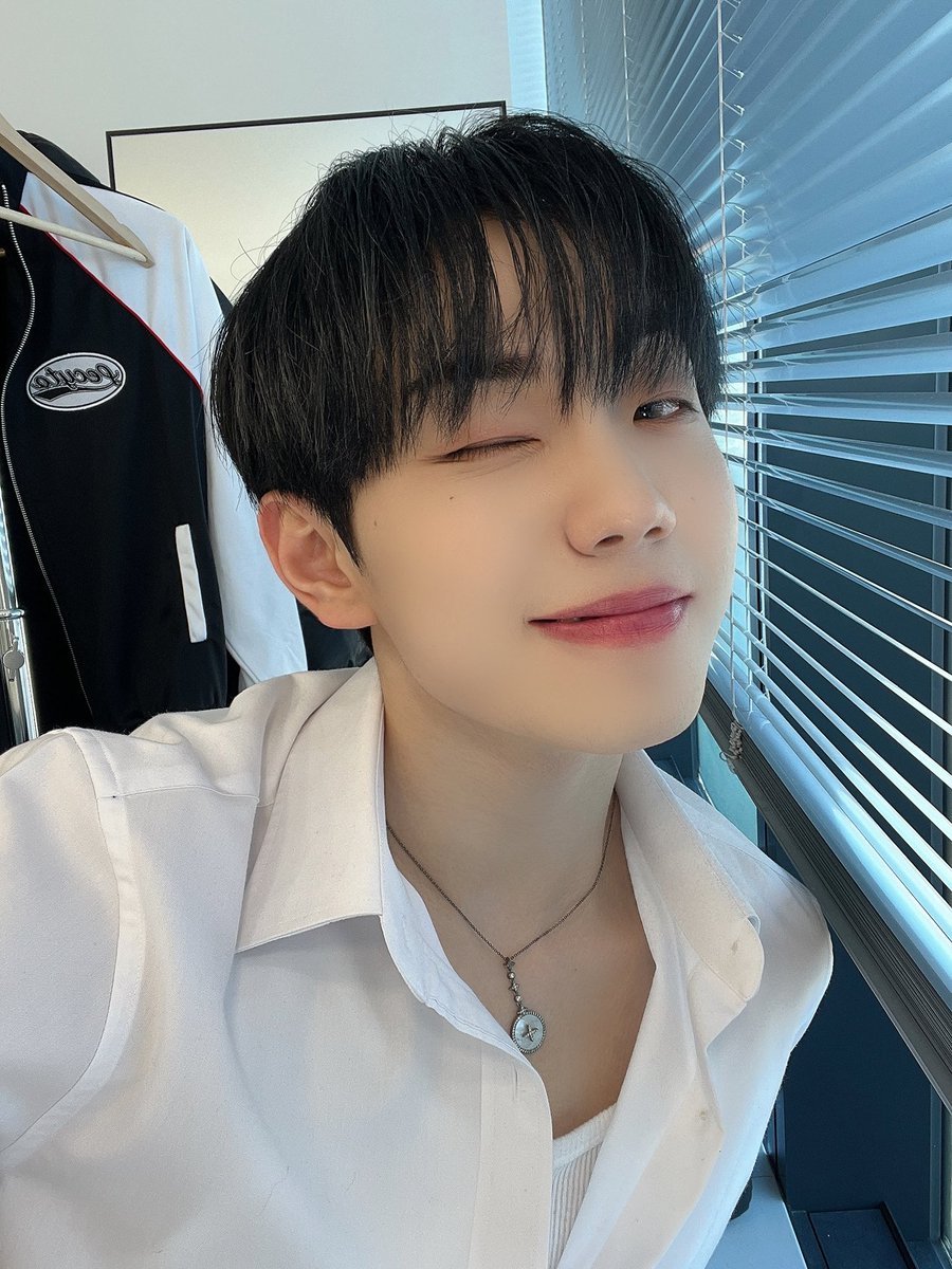 ELASTofficial's tweet photo. 카페 퇴근했습니당🐹☕️
⠀
#ELAST #엘라스트 #エラスト
#WONJUN #원준 #ウォンジュン https://t.co/4V5I4BsvaC