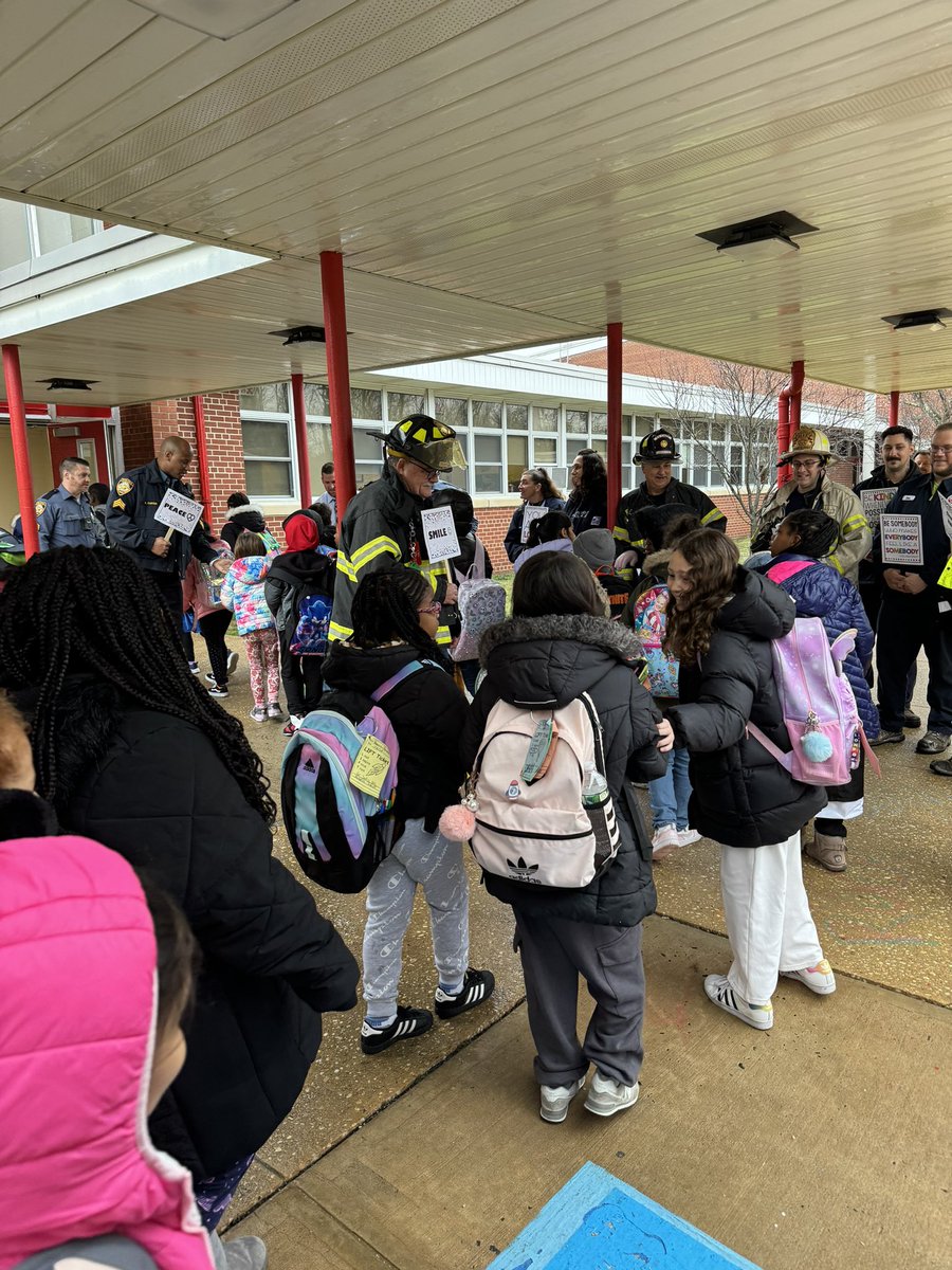 What an amazing morning here at OTES! Thank you so much to all our community heroes who came out to welcome our students into school today for our Kindness Week! <a href="/MLopusznick/">Melissa Lopusznick</a> <a href="/SELCoachConti/">Tina Conti</a> <a href="/BookwormBurnett/">Lindsay Burnett</a> #GreatKindnessChallenge