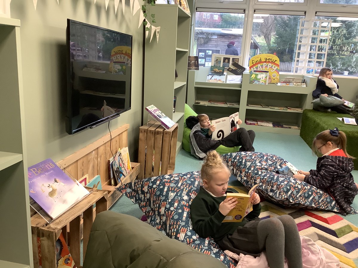 Look at how much our children love reading. Choosing books, chatting with friends. All in our bespoke library. So lucky!  📚📚#readingatorchard <a href="/WOrchardpa/">Willow_OrchardPA 🌳</a> <a href="/OrchardPrimary/">Orchard Primary Sch</a> <a href="/SouthPennine/">South Pennine Academies</a>