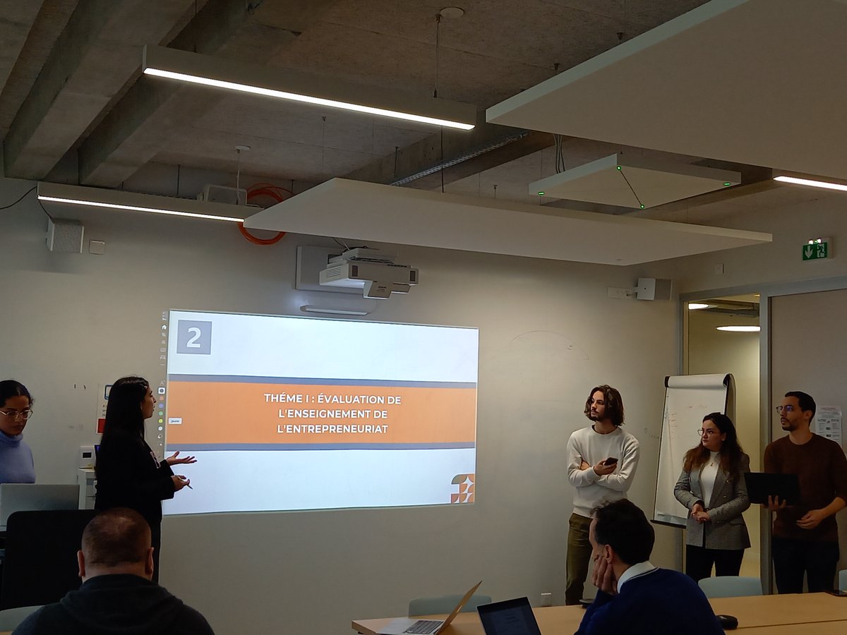 La semaine dernière, les étudiants du MSc Communication d'Entreprise ont participé au projet « Junior Agencies » 💡 Ils ont présenté leurs recommandations de stratégie de communication pour 12 entreprises différentes, face à un jury composé de 2 enseignants.