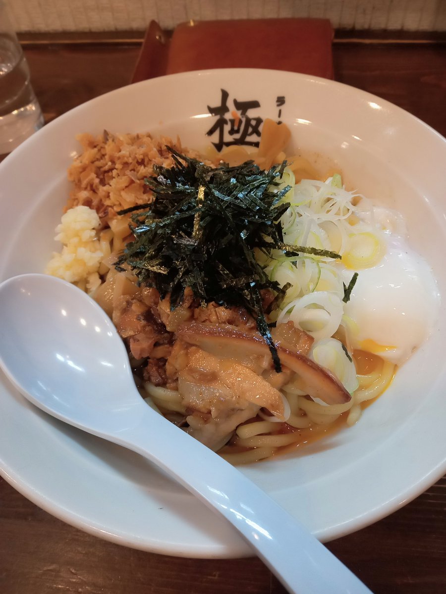 basho_sanzen's tweet photo. ラーメン堂極さん
初の油そば、ダイエットさえなければ特盛にして追い飯の他にご飯物もつけたい、ダイエット終わったら絶対やる https://t.co/OoEuayc9SO