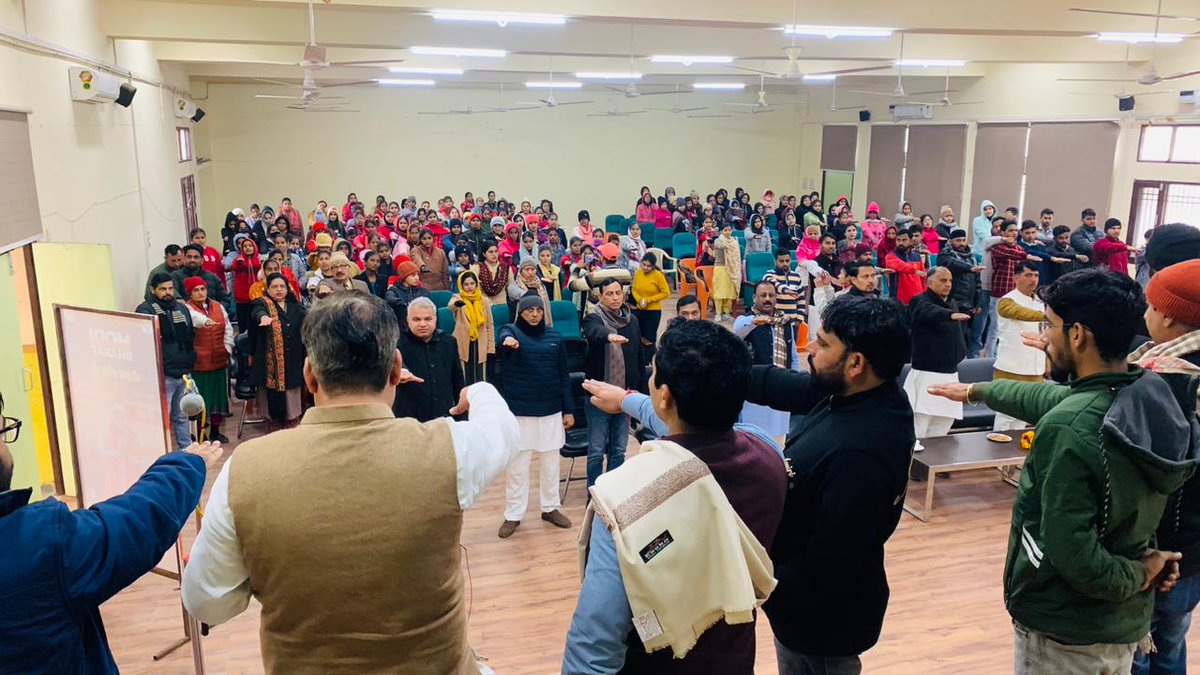 CaptYogesh320's tweet photo. आज सफीदों विधानसभा मे नमो नवमतदाता सम्मलेन दिवस पर माननीय प्रधानमंत्री श्री नरेंद्र मोदी जी का सम्बोधन नव मतदाता के साथ सुनने को मिला l
#NavMatData #JaiShriRaam
@narendramodi @AmitShah
@JPNadda @mlkhattar @BjpBiplab @NayabSainiBJP @PhanindranathS3 @Tejasvi_Surya @gaur https://t.co/fnmPu42jvI