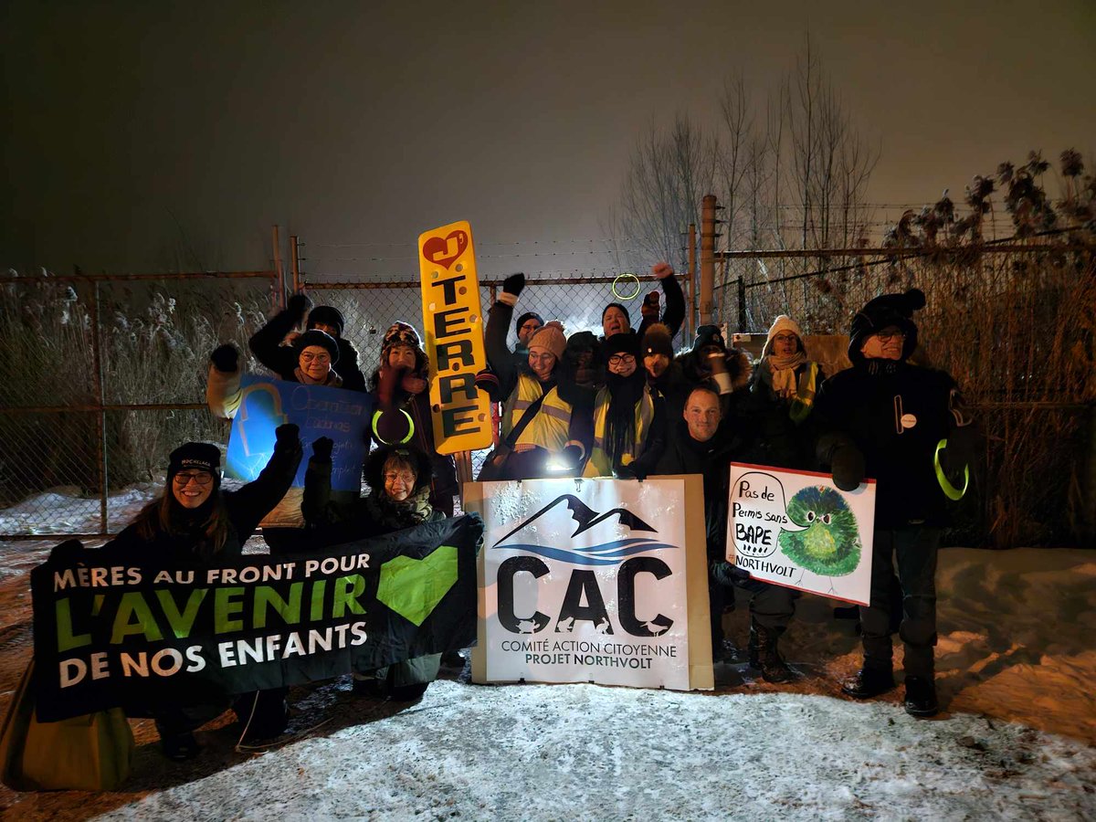 cacnorthvolt's tweet photo. 🔒🔒🔒Retour sur l'action cadenas d'hier soir! Nous sommes allées déposer des cadenas sur la porte du site #Northvolt! Cette action symbolique avait pour but de montrer notre attachement à cet endroit qui abrite plusieurs espèces menacées, vulnérables, ou en voie de disparition. https://t.co/8RHvhVo3VA