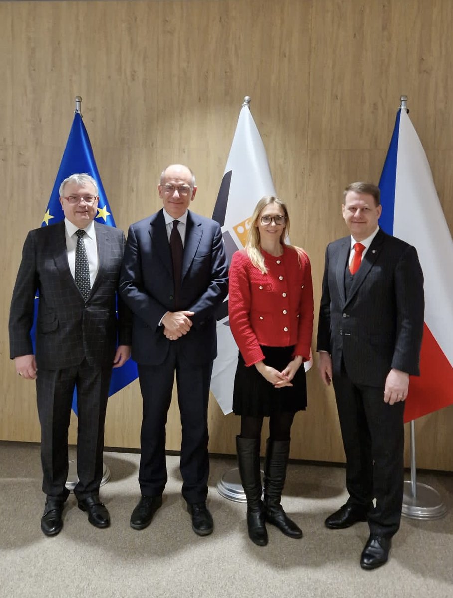 Tomáš Prouza (@prouzatomas) on Twitter photo Dnes na <a href="/Hokomora/">Hospodářská komora</a> výborná debata s <a href="/EnricoLetta/">Enrico Letta</a>, který připravuje návrhy na modernizaci vnitřního trhu EU. Pro Česko je to životní zájem a Česko je první zemí v regionu, kam Letta přijel. Ví, že vnitřní trh je hodně nedotažený a je co zlepšovat, bude muset přesvědčit politiky. Dnes na <a href="/Hokomora/">Hospodářská komora</a> výborná debata s <a href="/EnricoLetta/">Enrico Letta</a>, který připravuje návrhy na modernizaci vnitřního trhu EU. Pro Česko je to životní zájem a Česko je první zemí v regionu, kam Letta přijel. Ví, že vnitřní trh je hodně nedotažený a je co zlepšovat, bude muset přesvědčit politiky.