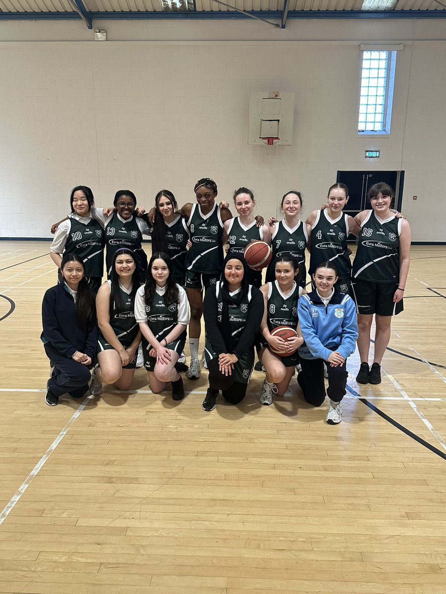 Another narrow defeat for our junior basketball team today vs Firhouse ETSS. Great spirit shown by the team and they never gave up ⛹️‍♀️🏀 Onwards and Upwards @stpaulsg @ExtraStPauls @StPaulsgActive