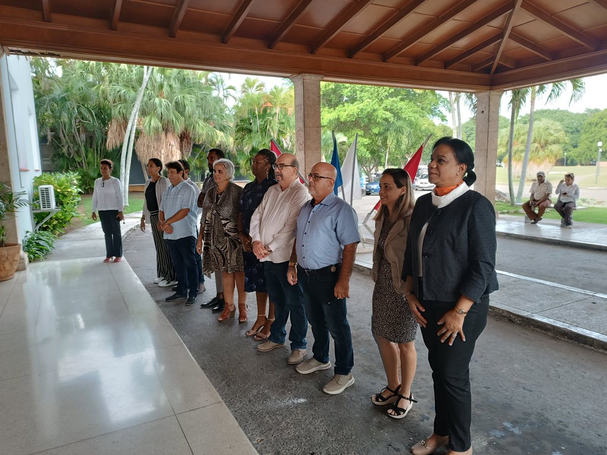 agnes_becerra's tweet photo. Esta mañana desde @ISA_Universidad Aquí se hace arte en cada rincón y los avances son palpables. La cultura que nos une y produce más que todo, belleza. #CubaEsCultura https://t.co/PD8oT8NFTF