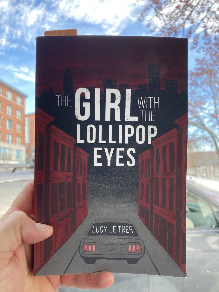Lunchtime reading on Commercial St in Portland with Lucy Leitner and @BloodBoundBooks
