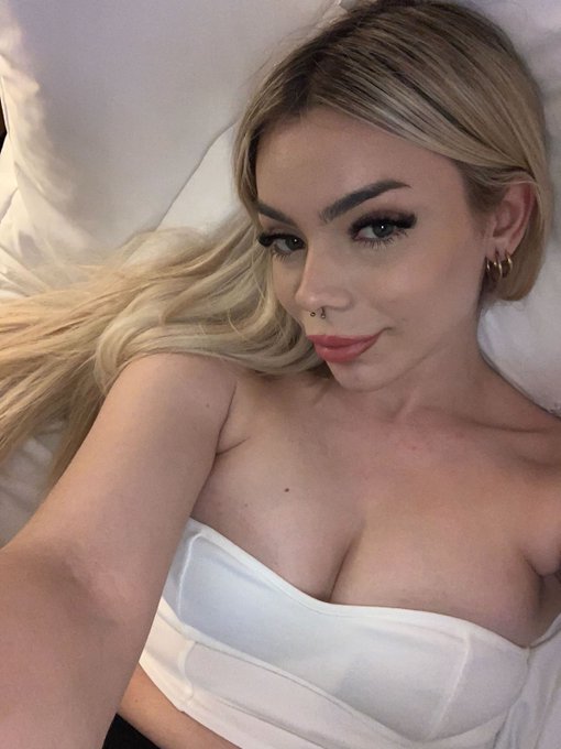 hey babe 😘 https://t.co/Uj4LOgsI47