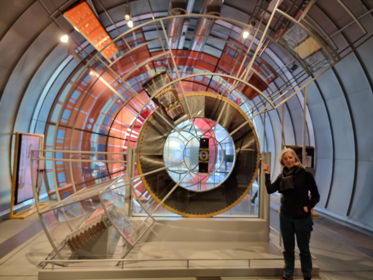 Novi #Sciencegateway center je dovolj dober razlog, da poiščeš somišljenike, se zmeniš z <a href="/andrejgx/">Andrej Gorisek</a>, <a href="/ntadej/">Tadej Novak</a> in Anjo Kranjc Horvat, zrihtaš poceni prevoz, vzameš blazino in greš v #CERN. No, skoraj tako preprosto 🤗.
@znanostnacesti pač