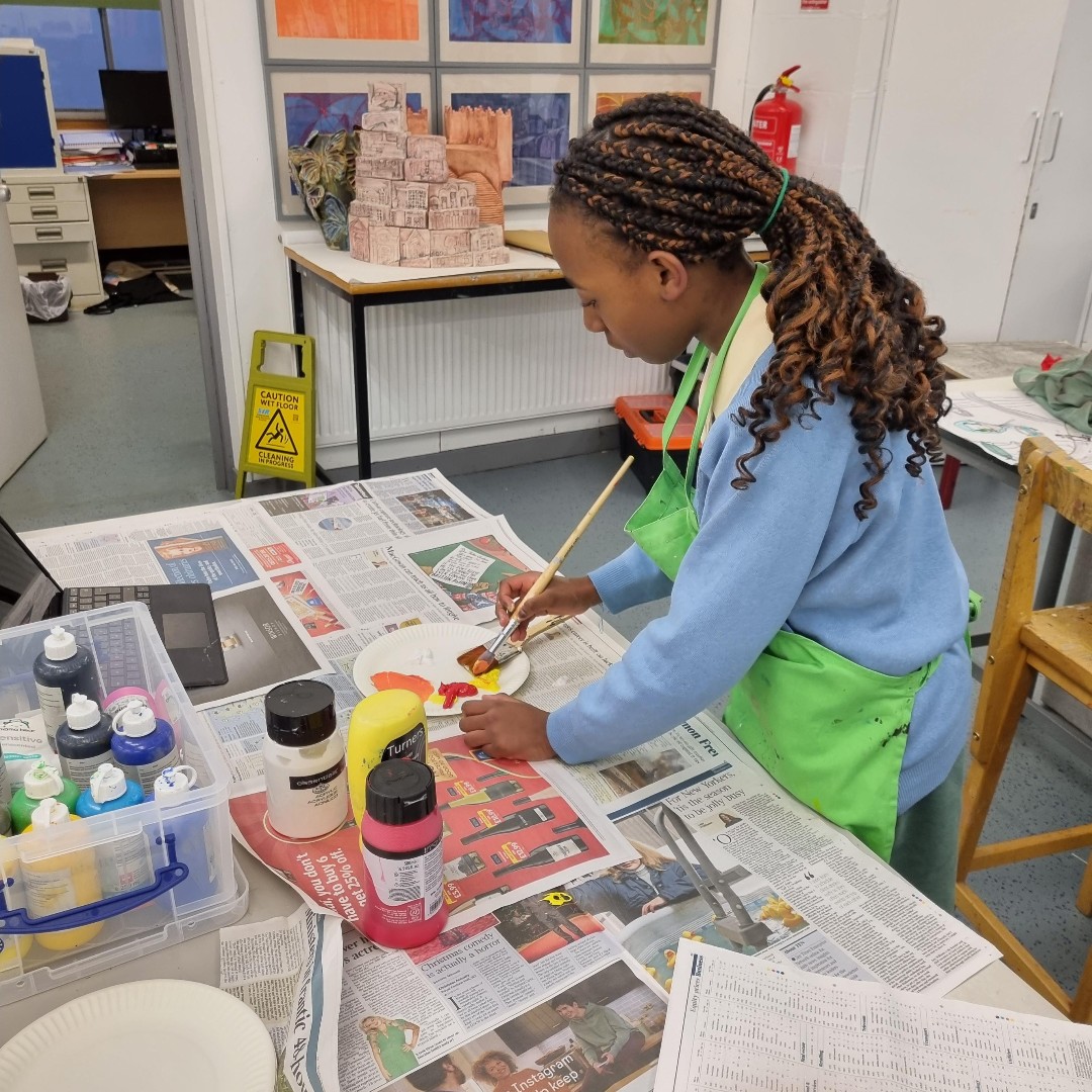 TudorHallSchool's tweet photo. During Art Club this term our Todds, IIs and IIIs have made a brilliant start developing props for a school play and starting work on their @Youngartoxford entries. 
#TudorHall #HabeoUtDem #Art #ArtClub #ArtSkills #PropCreation #YoungArtOxford https://t.co/ybLCXvINOB