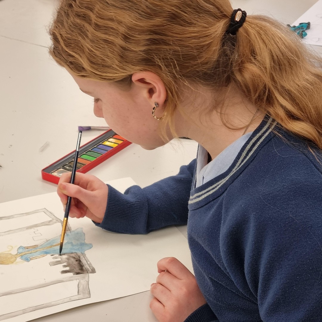 TudorHallSchool's tweet photo. During Art Club this term our Todds, IIs and IIIs have made a brilliant start developing props for a school play and starting work on their @Youngartoxford entries. 
#TudorHall #HabeoUtDem #Art #ArtClub #ArtSkills #PropCreation #YoungArtOxford https://t.co/ybLCXvINOB