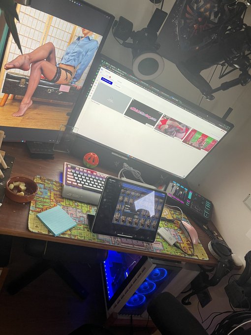 Afternoon all!  Working away , a lot of multitasking going on here https://t.co/J2mjgcOuTZ