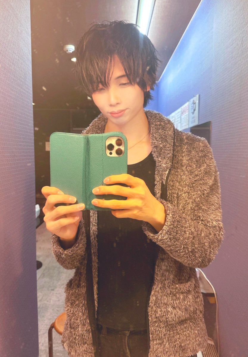 GB_so_shion's tweet photo. 雪❄️で足元悪い中、柳ケ瀬ANTS 岐阜定期公演お越し頂きありがとうございました🤲
スーツでのライブで、みんなかっこよかったね😆🎶みんな喜んでくれて嬉しかった☺️おみくじはみんなどうだったかな❓今年もみんなにとって素敵な年になりますように🙏

明日はCASPERでくじ引きセトリ待ってるよん🩵 https://t.co/pHaM0exryw