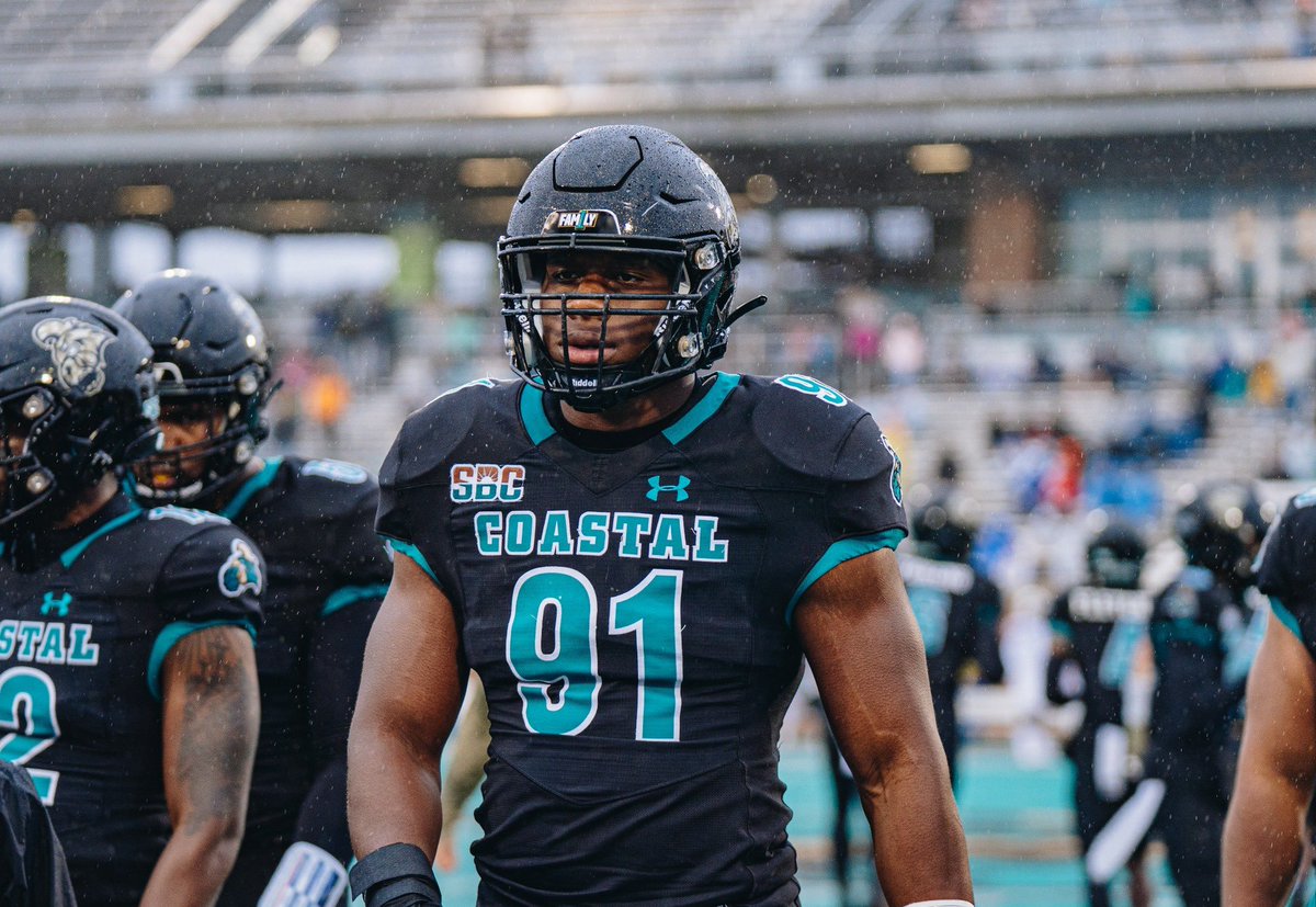 After a great conversation with @CoachParks84 I am blessed to receive an offer to Coastal Carolina‼️⚪️ ⚪️ #BALLATTHEBEACH @Kylemink3112 @MeadowsjrGary @Rivals @TheUCReport @247Sports