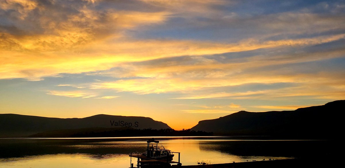 valecaviahue's tweet photo. Amanecer 🧘‍♀️ 🌅 en el Lago Caviahue 🧘 https://t.co/ivbmlsH0Ei