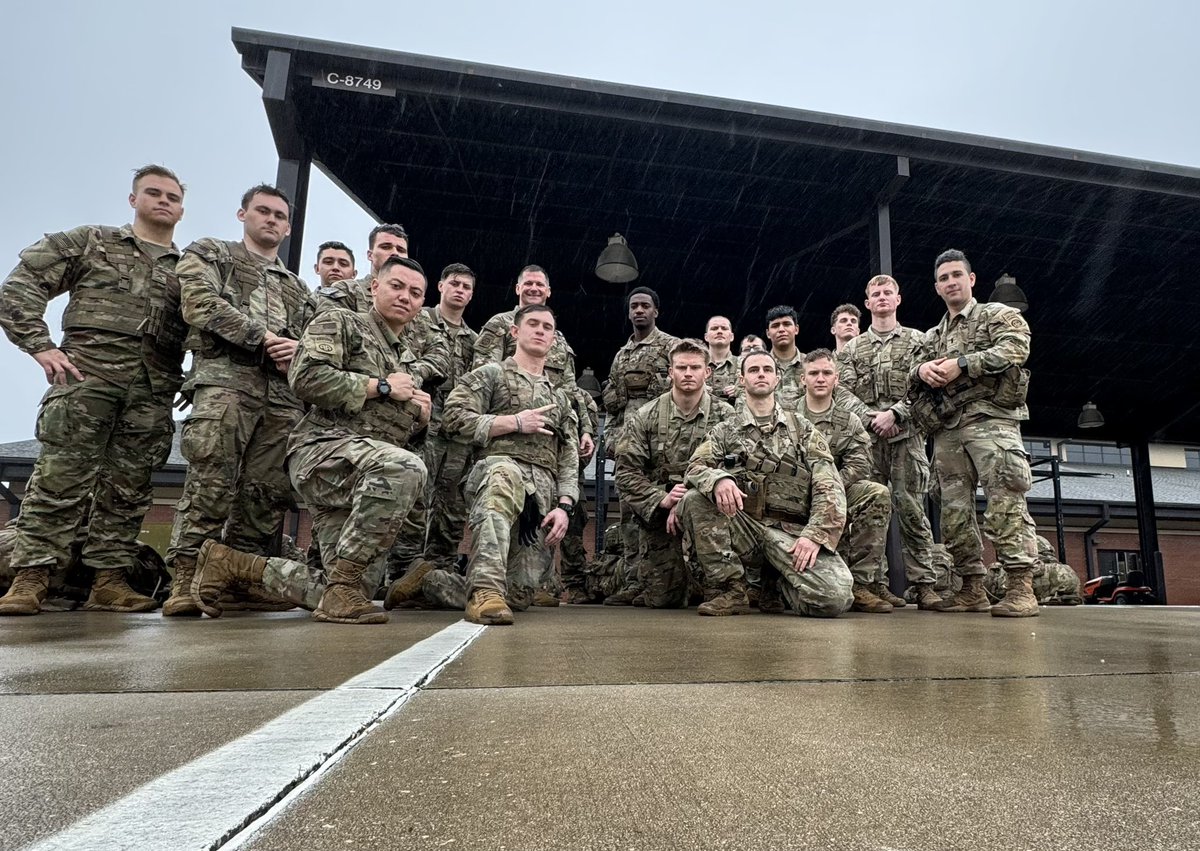 Great footmarch around Fort Liberty with 2/A/37th BEB this morning! What a #FalconAwesome group of engineer paratroopers! Proud of every one of you! #Essayons #LetsGo <a href="/AATW/">allaroundtheworld</a> <a href="/2BCT_FALCONS/">2nd Brigade, 82nd Airborne Division</a> <a href="/82ndABNDiv/">All American Division (inactive)</a> <a href="/18airbornecorps/">XVIII Airborne Corps & Fort Bragg</a> <a href="/FORSCOM/">FORSCOM 🇺🇸</a>