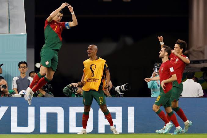 AbjaFCB's tweet photo. Didn’t even score but celebrated like he won the world cup😭😭 https://t.co/TSU1BameGR