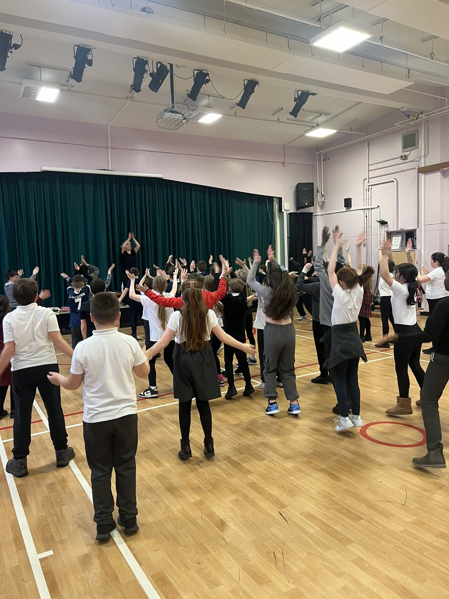 MissMilne4's tweet photo. Great fun learning some Scottish dancing with Mrs Christie. 🏴󠁧󠁢󠁳󠁣󠁴󠁿🏴󠁧󠁢󠁳󠁣󠁴󠁿 @stcharlespais https://t.co/k6KKPFl4K3