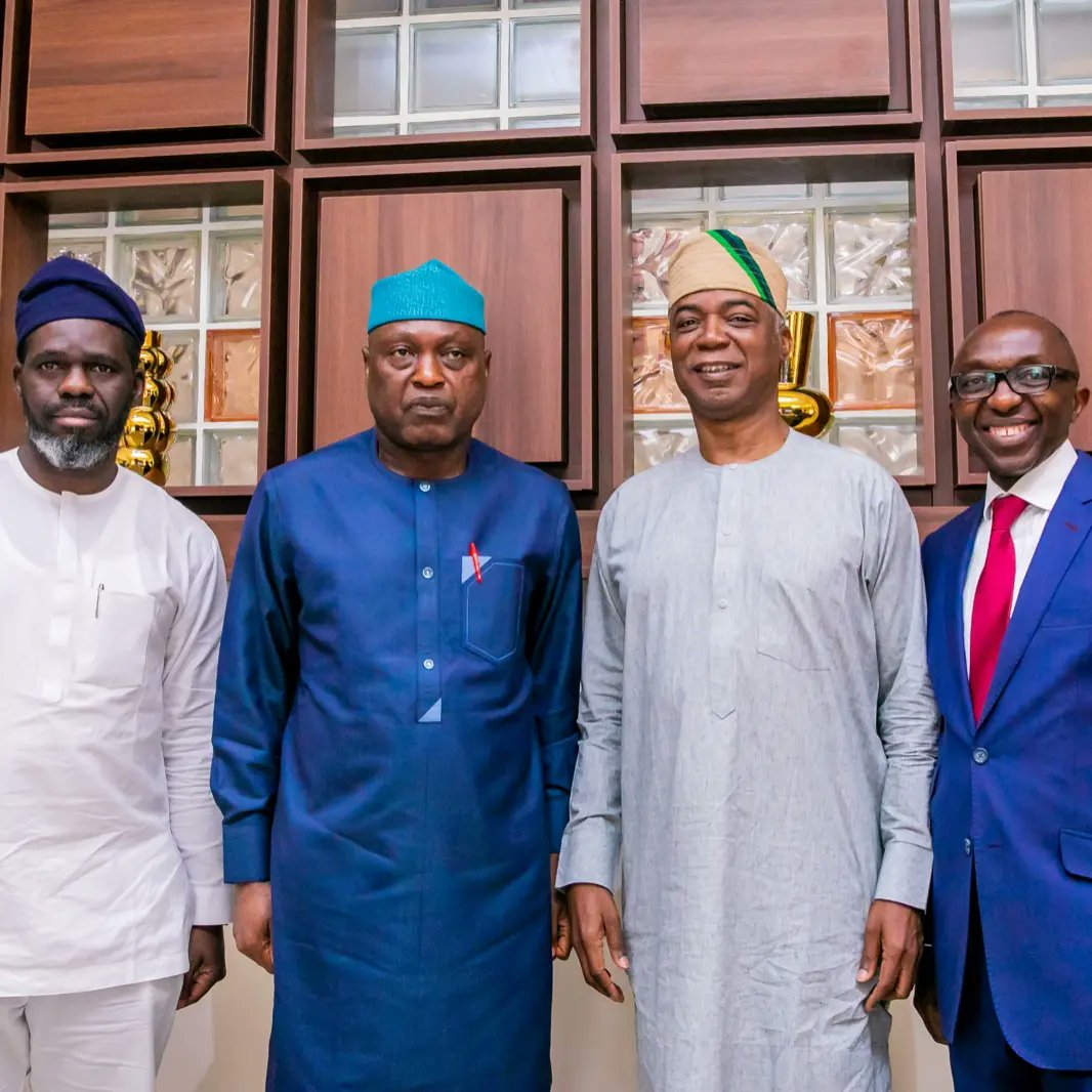 BejideOni's tweet photo. Gov @biodunaoyebanji, this afternoon met with the newly appointed Chancellor of Ekiti State University, Ado-Ekiti, Dr Tunji Olowolafe in Abuja.The Are-Ekiti born Medical Doctor-turn Businessman is expected to bring his extensive experience and net worth to bear on the institution https://t.co/rlKOWkzSEQ