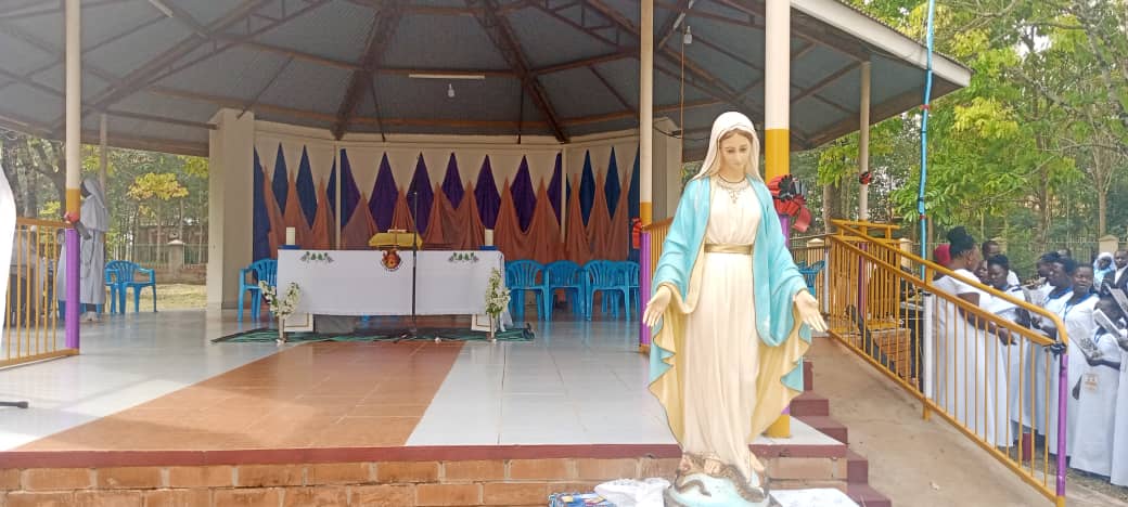 uccroservice's tweet photo. Gulu Archdiocese CCR Conference 2024 Celebrating 50 years of the Catholic Charismatic Renewal in Uganda was crowned with a Mass wedding of 12 couples presided over by His Grace John Baptist Odama on 18/01/2024. https://t.co/DhvdLOdCu6