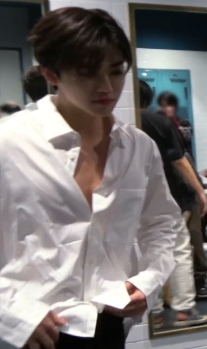 klao21's tweet photo. วันนั้น                                                   วันนี้😭 https://t.co/rSliODSBAT