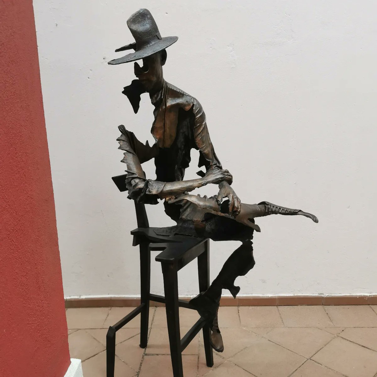 ArtCatto's tweet photo. Now that the sun is shining we can finally enjoy our small terrace full of stunning sculptures by Anneke Bester 🩶🤎 Come visit us and delight yourself with incredible art at the @ArtCatto gallery in Loulé 😉 #artcatto #art #artgallery #annekebester #original #sculptures #bronze https://t.co/E4XRN8iDMd