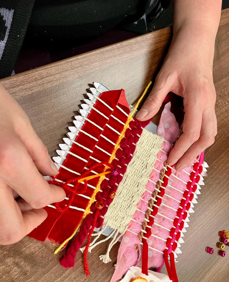 We have been weaving-away in the Women's Make & Do group at Dewsbury Road Community Hub! Such beautiful, playful & colourful creations! @Touchstone_Spt @WHMLeeds