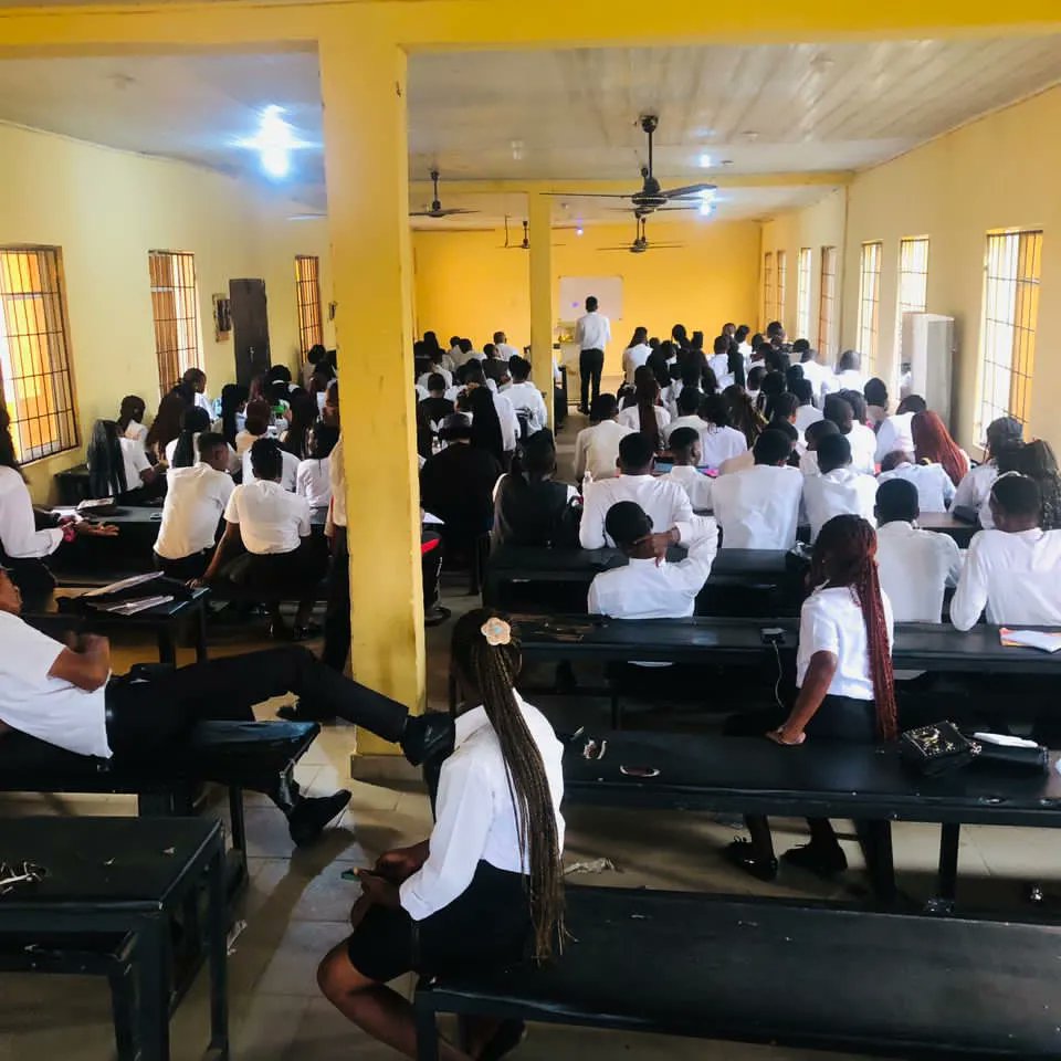 Pre-Bar Exams Tutorials
.
.
The Bar Examinations candidates raptly learning from amazing tutors from the Bar Examinations committee chaired by @nwaubanitobechukwu
.
.#calltobar #barexams #tutorials #explore