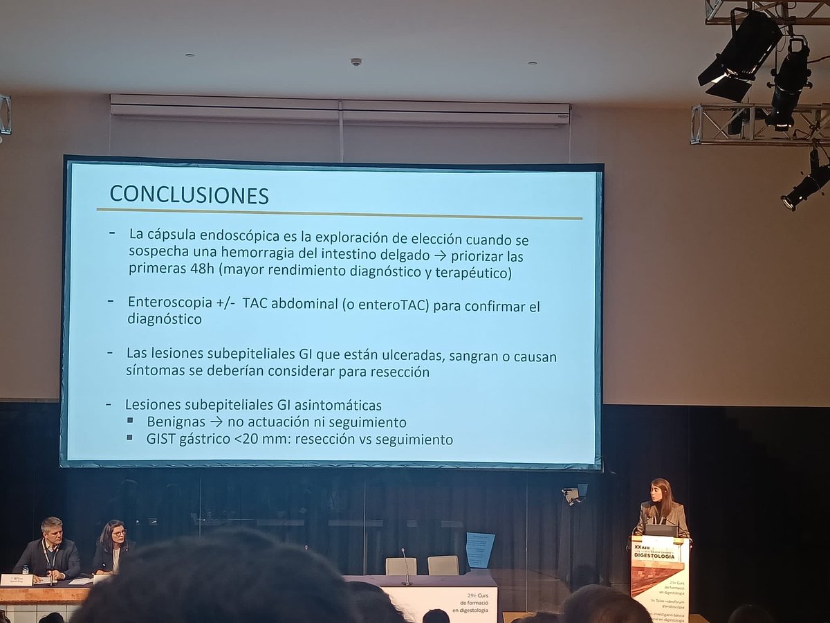 DigestiuHV's tweet photo. La Dra. Llopart de @DigestiuHV presenta el cas d’un GIST extragàstric com a causa d’hemorràgia digestiva d’origen mig al taller de casos clínics a @SCDigestologia #SCDigestiu24: enhorabona!!!!!!!! https://t.co/0UZws2Ll31