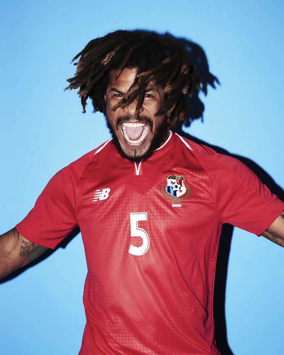 fifaworldcup_es's tweet photo. 🇵🇦 Román Torres. 𝑴𝒂𝒛𝒊𝒏𝒈𝒆𝒓. 🦾 https://t.co/FsMUjKoDLg