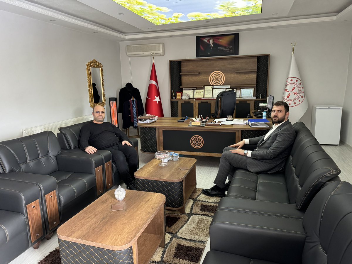 CihatCelikResmi's tweet photo. Erciş Mal Müdürü Sn. Mevlüt Gündüz’ü Ziyaret ettik. 
Nazik ev Sahipliği için teşekkür ediyorum. https://t.co/xcHDD0vj8p