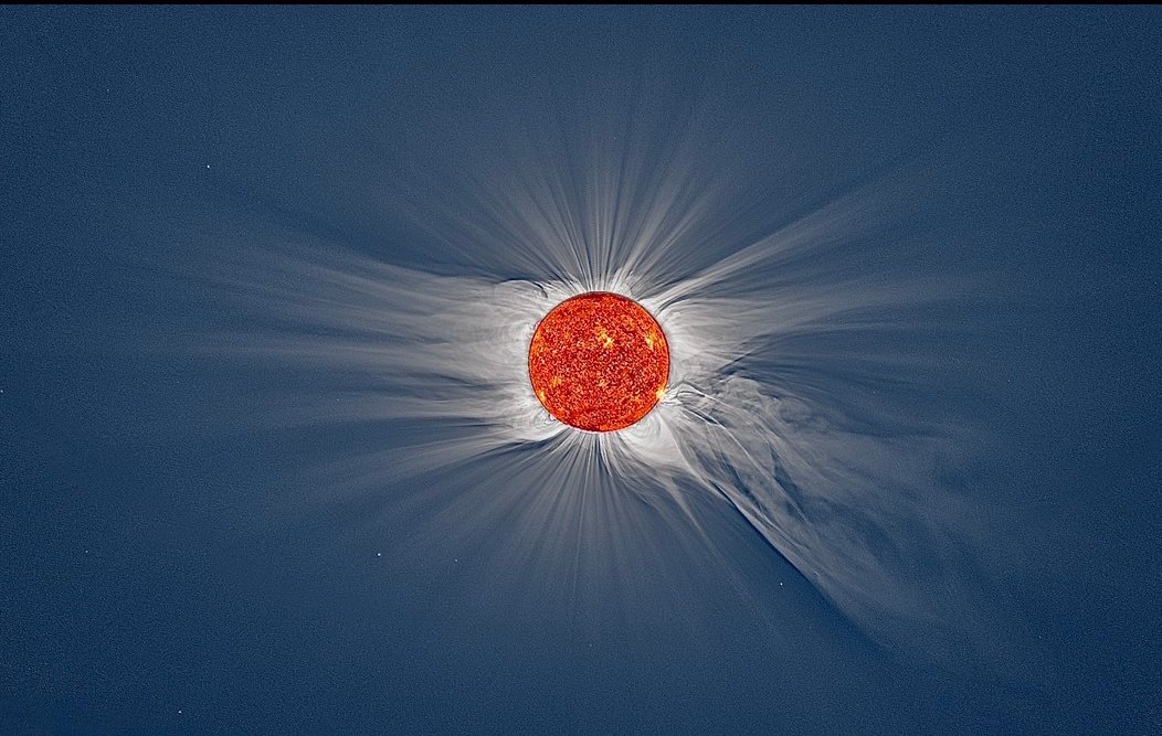 The POLMAG research team at @IAC_Astrofisica has unveiled P-CORONA, a sophisticated computer program facilitating the exploration of the solar corona's magnetic field. This program enables scientists to analyze the intensity and ... 1/ 👉 iac.es/en/outreach/ne…