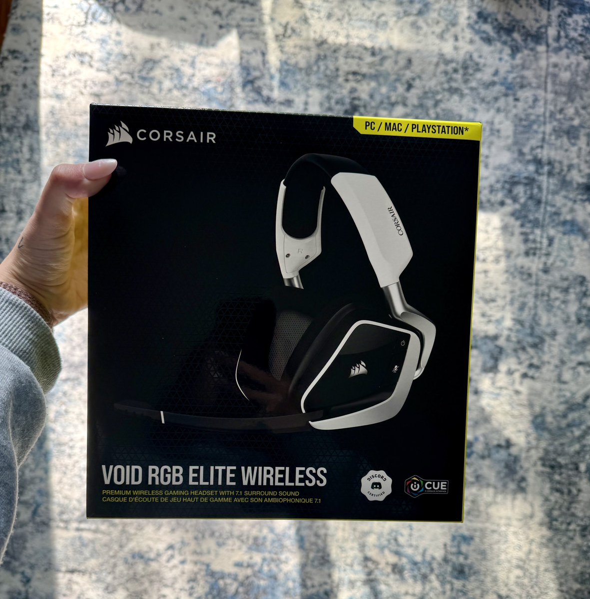 Corsair_BR's tweet image. Quem mais usa VOID? 🎧

📷 SlothQuueen via TW
#corsair #headsetgamer