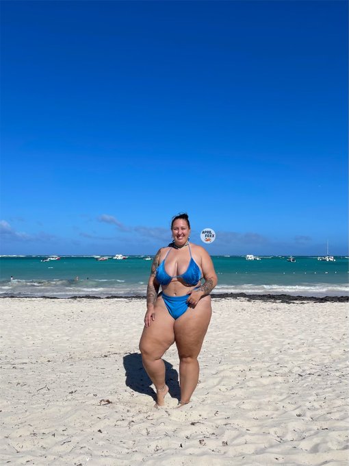 1 pic. Would you fuck me on the beach? ? https://t.co/cJB7XqTLHJ