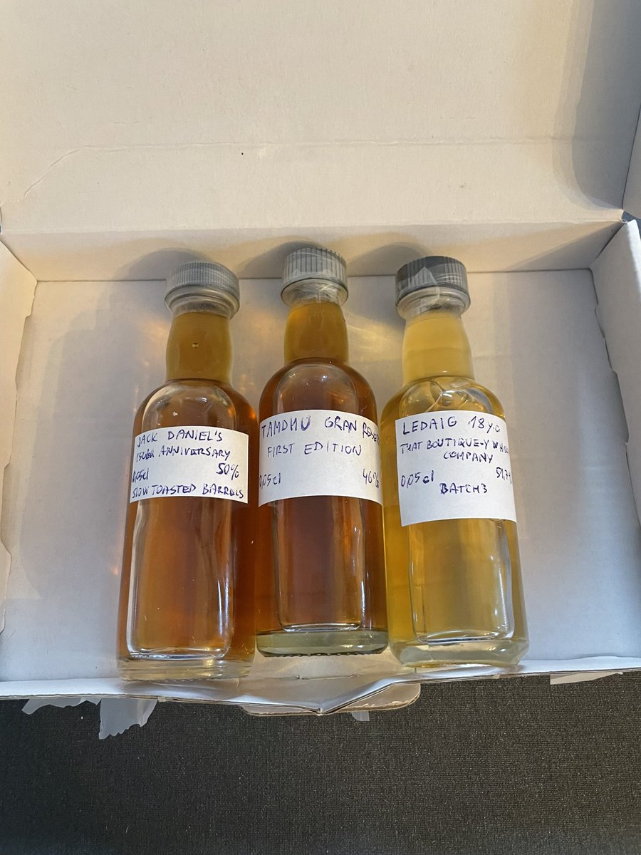 Danas mi je stigo se ret santa paket. 
Jack daniels 150th anniversary, tamdhu gran reserva first edition i Ledaig 18 buteljiran on “That Boutique-y Whisky Company”. ❤️🎅🏽